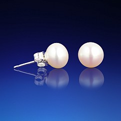 Klasické stříbrné náušnice s bílou perlou