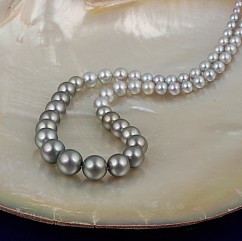 Ombré náhrdelník z mořských perel Abunai