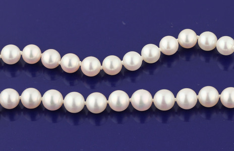 čerstvě navléknuté perly